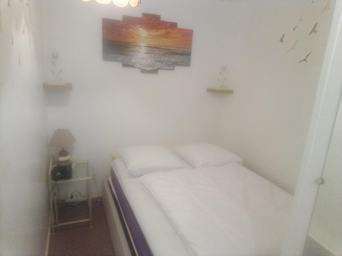 Les Pieds Dans L Eau Apartment นูฟ์ชาเทล-อาร์เดอโลต์ ภายนอก รูปภาพ